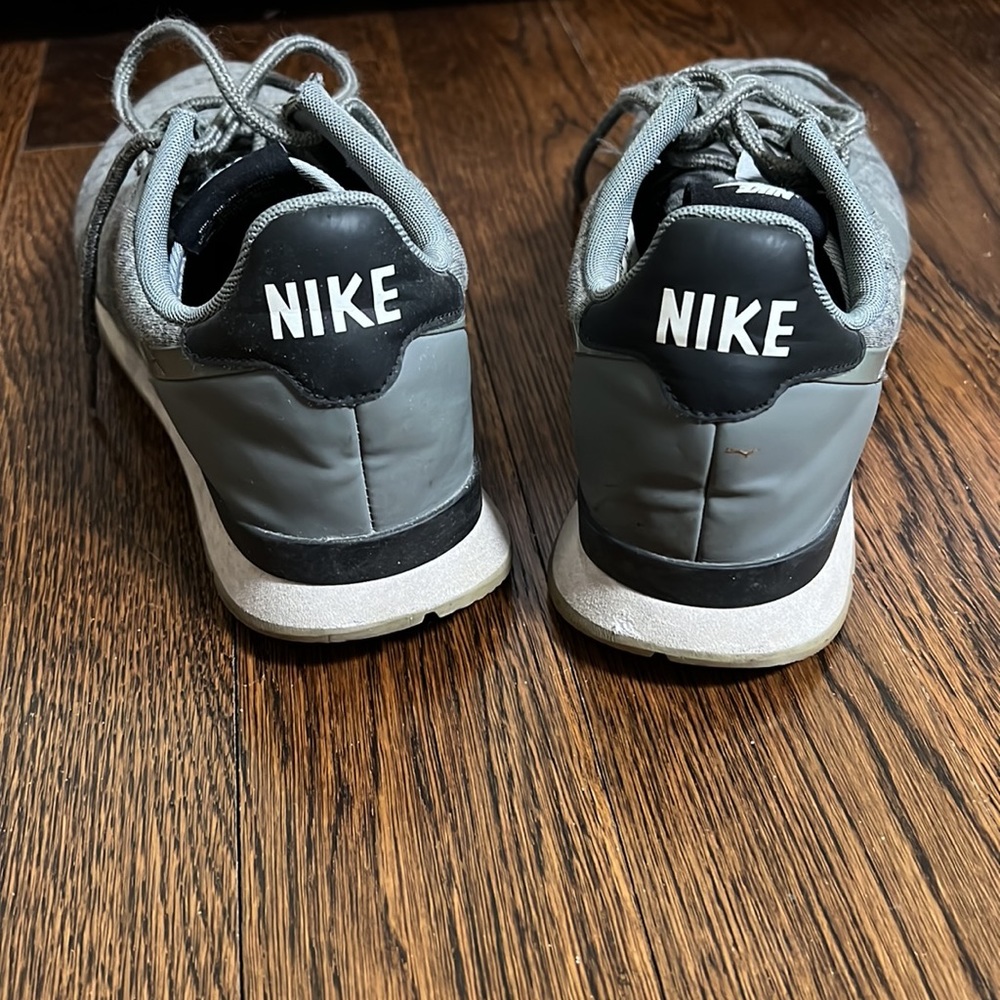 Nikes, Jersey Gray - image 3